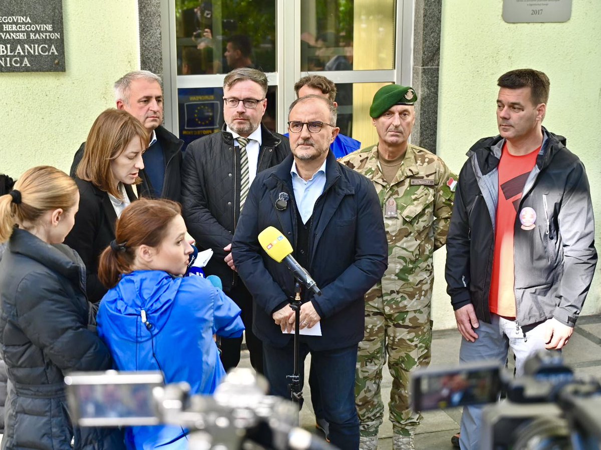 LSorecaEU's tweet photo. Glad to meet today rescue teams from 🇭🇷 &amp; 🇸🇮 who answered BiH's call for assistance through the EU Civil Protection Mechanism (#EUCPM).

We are committed to supporting the rescue effort and also the reconstruction that will follow. 

#Solidarity in action🇪🇺🇧🇦 [2/2] @eu_echo https://t.co/AZaBZl6up0