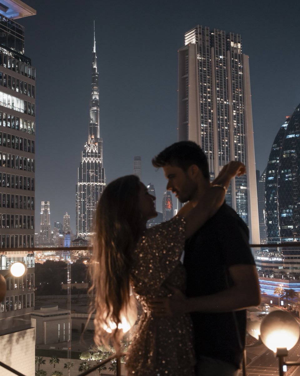 Cityscapes are our signature. 

Find yourself in a world of sleek skylines and unforgettable moments at @fsdubaidifc, where the city feels closer than ever. ​

#FourSeasons #FSDubaiDIFC #Dubai ​
📷:  @lisarie__