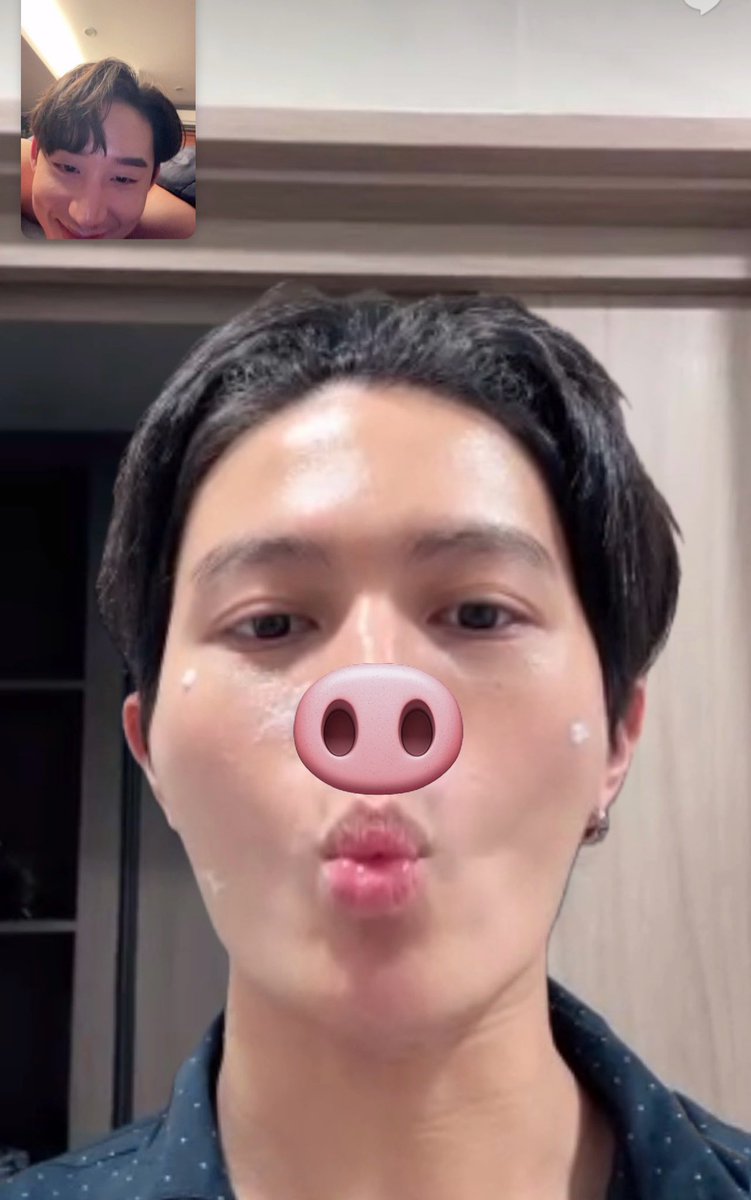 estIover's tweet photo. ceritanya dd wiyi sama abang kangen-kangenan ini tuuuh 😫 durasi vcnya 3 jam lebiih, wiyi cerita banyaak tentang apa aja yang dia lakuin di korea, terus abang juga sharing tempat2 yang dia datengin waktu itu. saking kangennya, mereka sleepcall sampe ketiduran hm 😴 https://t.co/ZdQClJQo1u