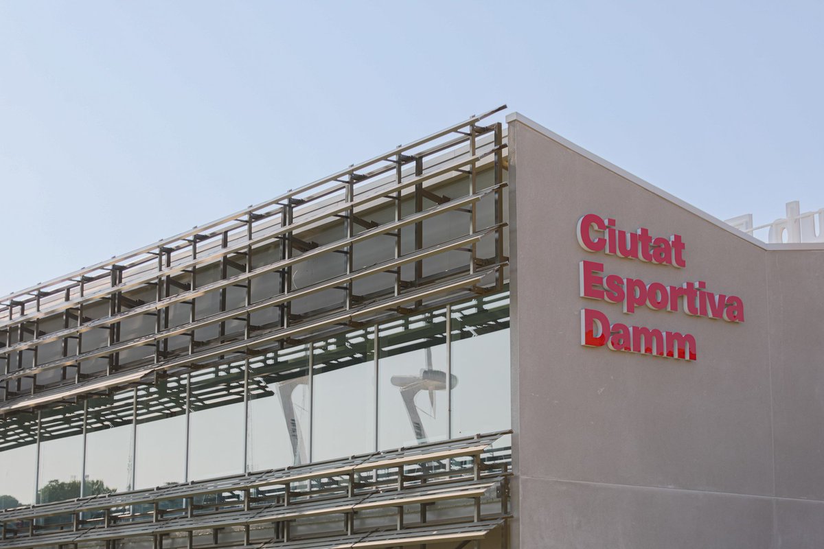 Fundacio_Damm's tweet photo. Avui és un dia històric per la Fundació Damm i el @CFDamm! 
Comença la inauguració de la Ciutat Esportiva Damm a Montjuïc.

#CiutatEsportivaDamm https://t.co/JqRjJM18jg