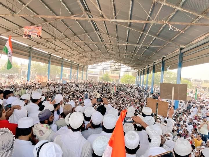 ErMammanKhan's tweet photo. वीडियो बनाकर पैगंबर हज़रत मुहम्मद (SAW) साहब के खिलाफ बयानबाजी कर धार्मिक उन्माद पैदा करने का षड्यंत्र रचने का प्रयास दुर्भाग्यपूर्ण, दुःखद और घोर आपत्तिजनक ह।
ऐसे गैर जिम्मेदार लोगों के खिलाफ कठोर और सख्त कानूनी कार्रवाई तत्काल प्रभाव से अम्ल में लाने की मांग है.!! https://t.co/oFnjbRIDIg