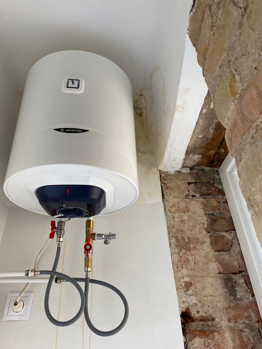 Vai te ir kāds, kurš var palīdzēt salabot noplūdušu stūri?