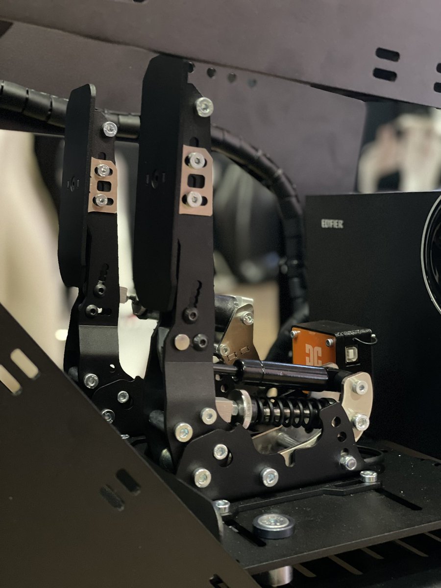 Sube a tus redes ( Instagram o Twitter) una foto de tus actuales pedales en él cockpit y etiquetamos , o ponte en contacto  mandándonos una foto de ellos , te daremos  un CÓDIGO DESCUENTO -20% para tu nueva compra . 
SOLO ESTE MES de Octubre 
Oferta solo para España e islas .
