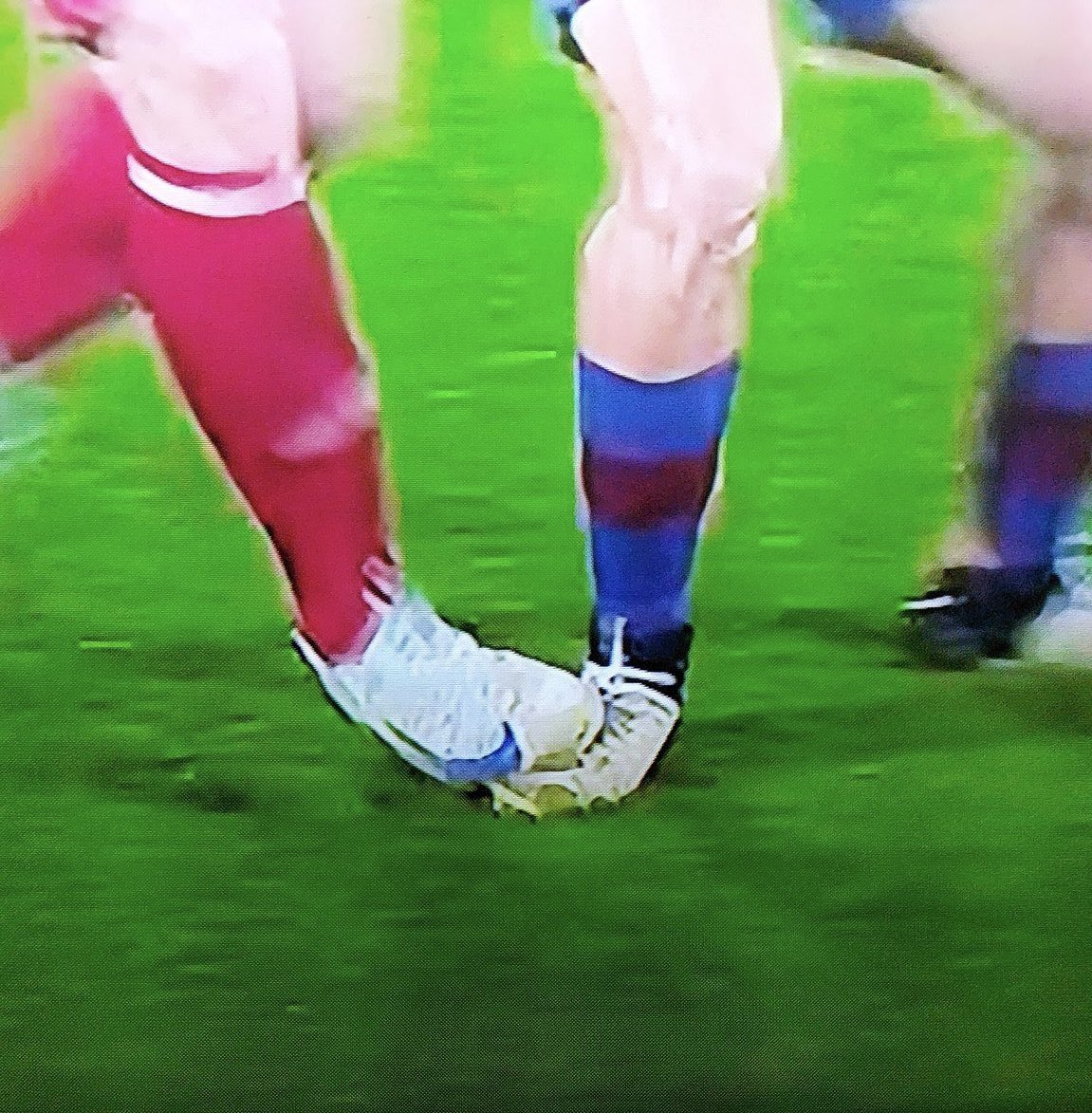 M a come si fa
A non 
F ischiare rigore
I n seguito
A una cosa così?