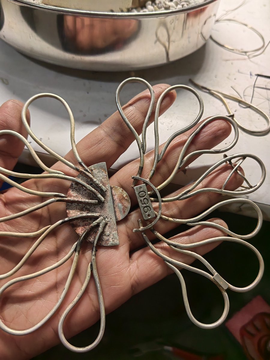 nerack9's tweet image. Solo pido un día de caloooooor para poder terminar esta pieza 😭

#tianjoyería