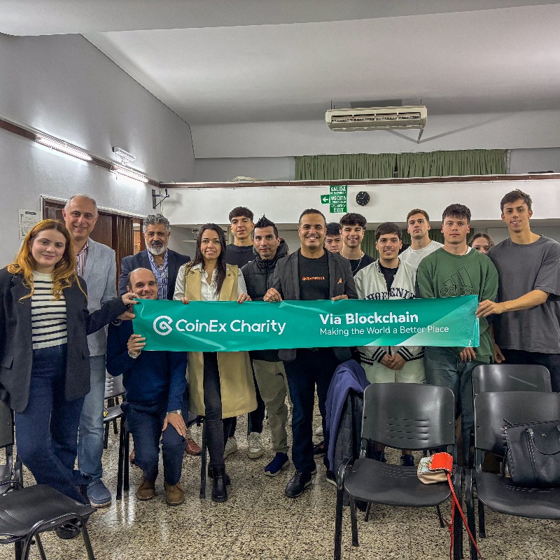 CoinExSpanish's tweet photo. Imágenes de la charla pública “Universo Bitcoin y Cripto” en UCES Olivos, organizada por @CoinExCharity y @BitcoinAR 🏛️🎓 

Estudiantes, docentes y graduados aprendieron sobre el uso práctico de billeteras y exchanges, y seguridad cripto. 🔐

#CoinExCharityLecture  #CoinExShape