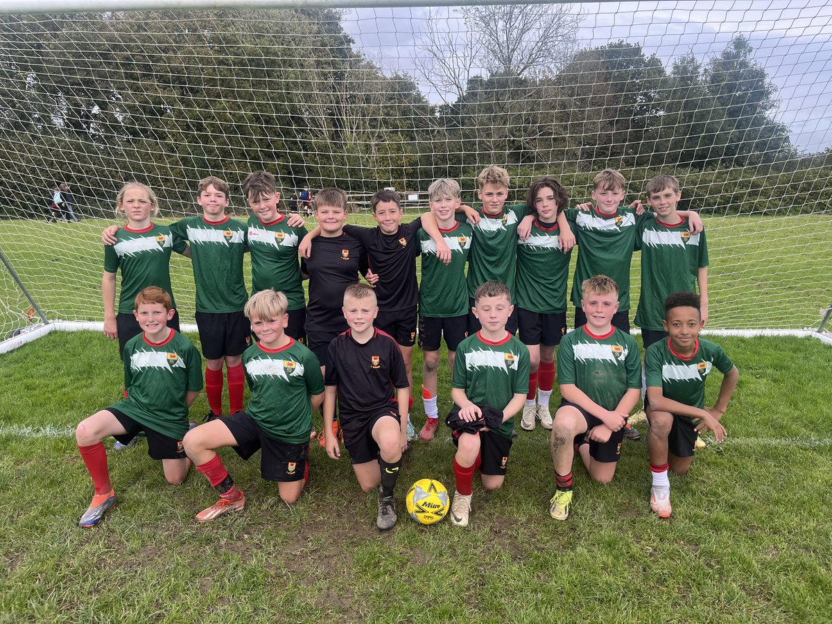 AddGorffStrade's tweet photo. Buddugoliaeth i tîm pêl droed @Blwyddyn7Strade yn rownd 1af cwpan @WelshSchoolsFA yn erbyn @QEHSPE5X60 . Rhai goliau gwych yn cael ei sgorio - Iolo a Theo yn serenu yn enwedig ⚽️🏆🏴󠁧󠁢󠁷󠁬󠁳󠁿 https://t.co/cvAW0OC4vr