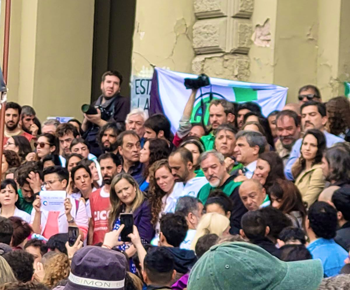 ¡No al cierre del Hospital Nacional de Salud Mental Laura Bonaparte! 
🤝Nos sumamos con el bloque <a href="/Diputados_UxP/">Diputados UP</a> al multitudinario apoyo a los trabajadores, profesionales y pacientes que por esta decisión de  <a href="/JMilei/">Javier Milei</a> pueden quedarse sin hospital. 
¡La Salud Pública se defiende!