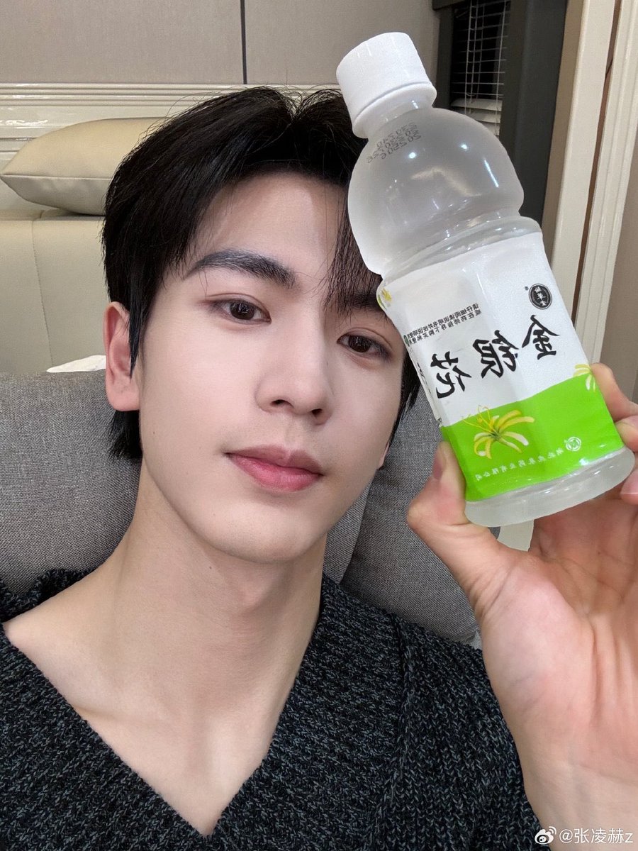 郑, Hugo. tweet media