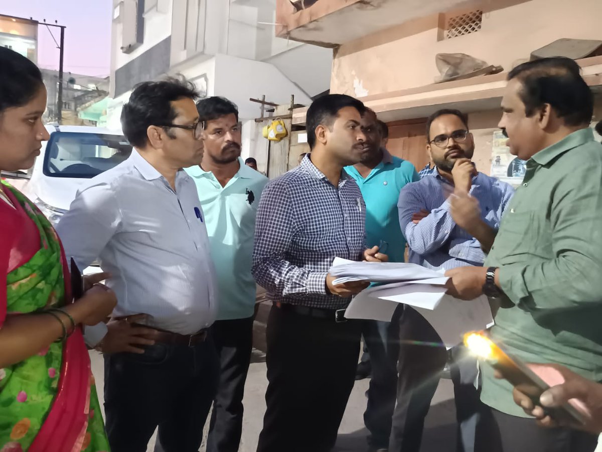 07.10.2024  సోమవారం రంగారెడ్డి జిల్లా రాజేంద్రనగర్ డివిజన్ లోని అత్తాపూర్ నందు "FDC" పైలట్ సర్వేను తనిఖీచేసిన శ్రీ అజిత్ రెడ్డి గారు, ప్రత్యేక కార్యదర్శి, CMO Office.<a href="/TelanganaCMO/">Telangana CMO</a> <a href="/TelanganaCS/">Office of Chief Secretary, Telangana Govt.</a>