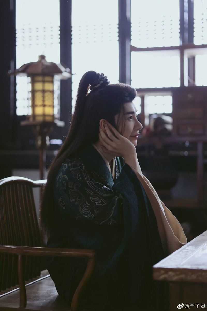 C_HoWorld's tweet photo. Yan Zi Xian's Weibo Update 

CONGRATS to YZX and the cast ! Another successful filming done.

He wrote, " See you soon, please. Pei Heng, the smiling one "

Why is he so cute with the emoji ? 😩

 #YanZiXian #严子贤 #YếnTửTiên #เหยียนจื่อเสียน #与君渡长欢 https://t.co/79tTuGb9Av
