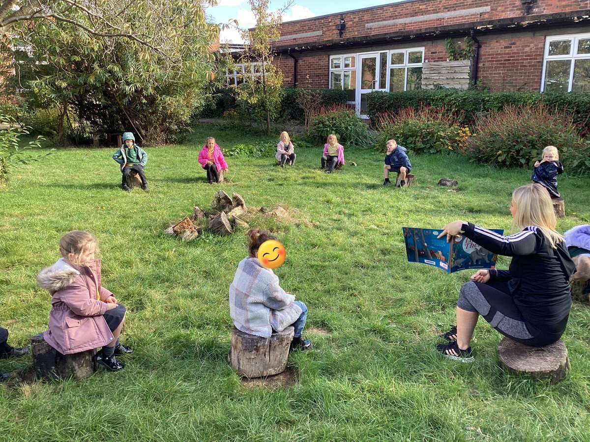 Beech class enjoyed their story time in the quad today! <a href="/thrivetrust_UK/">thrivetrust_UK</a>