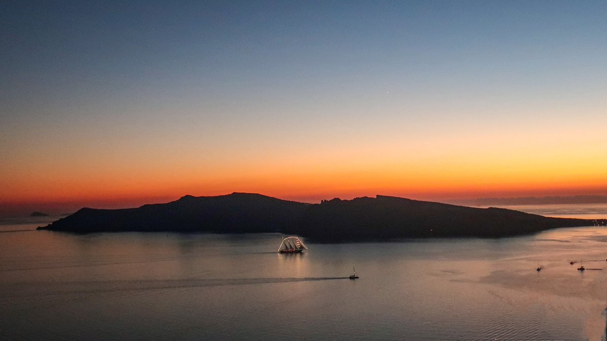 AnnBruen's tweet photo. The tall ship cruiser ‘Star Clipper’ (run by @starclippers ) passing by the Greek Island of Thirisia after sunset.
#postsunset #thirisia #santorinigreece #starclipper https://t.co/U1nYsarsGY