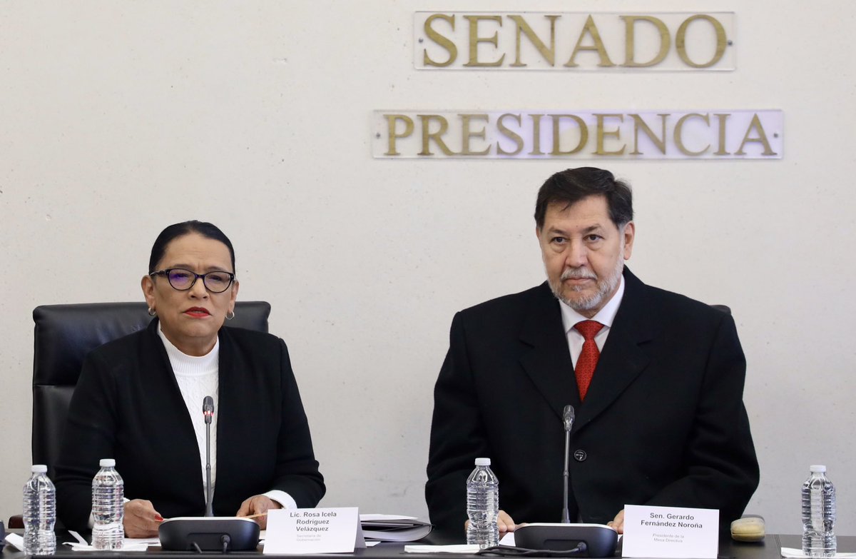Por instrucciones de la Presidenta <a href="/Claudiashein/">Claudia Sheinbaum Pardo</a> acudimos al <a href="/senadomexicano/">Senado de México</a> a entregar las iniciativas de reformas a la Ley General de Instituciones y Procedimientos Electorales y a la Ley General del Sistema de Medios de Impugnación en Materia Electoral, lo que nos permitirá