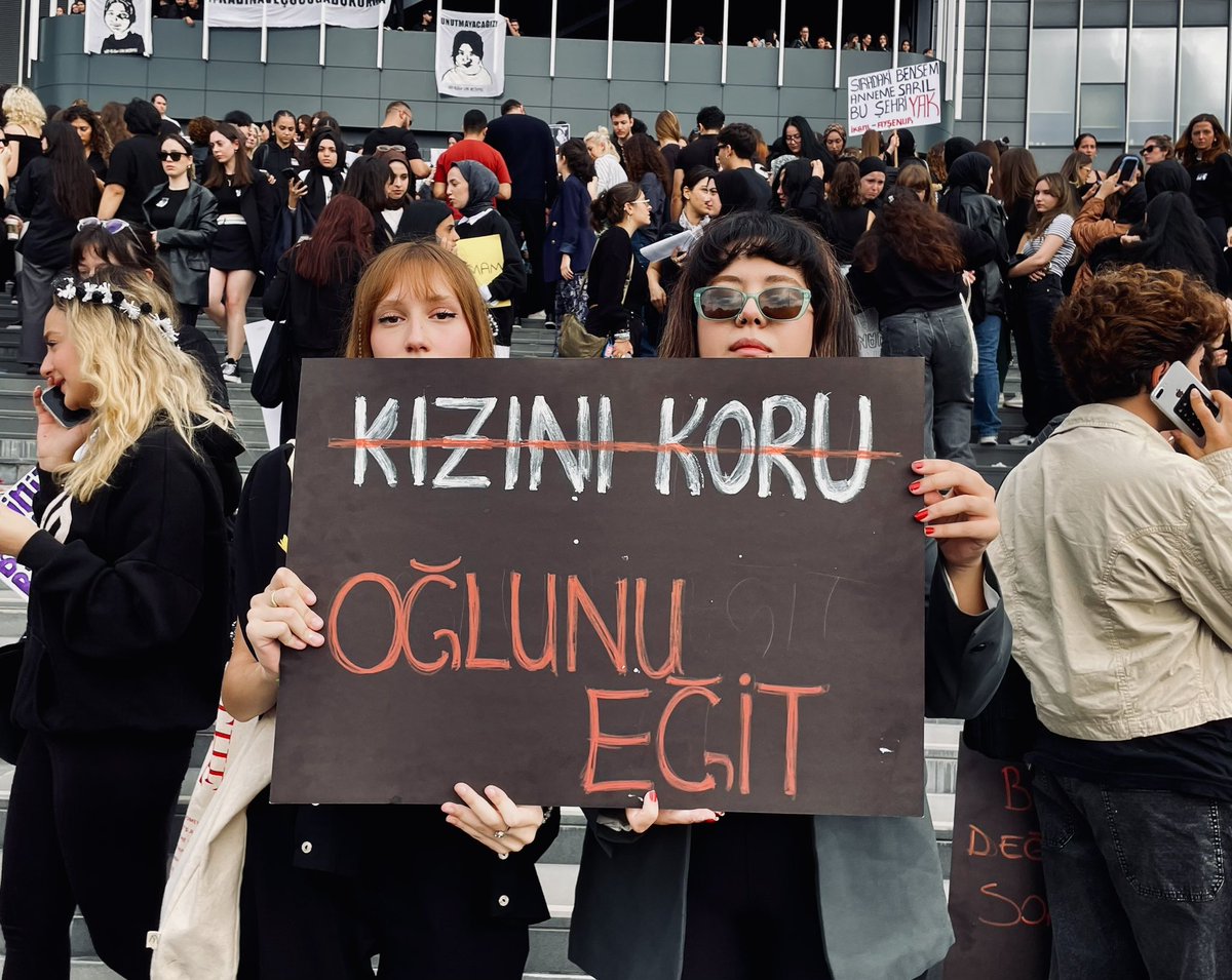 nidonasuko1's tweet photo. katledilen tüm kadınlar isyanımızdır!
#medipolkardeşiniunutmayacak https://t.co/h3oar6VyFr
