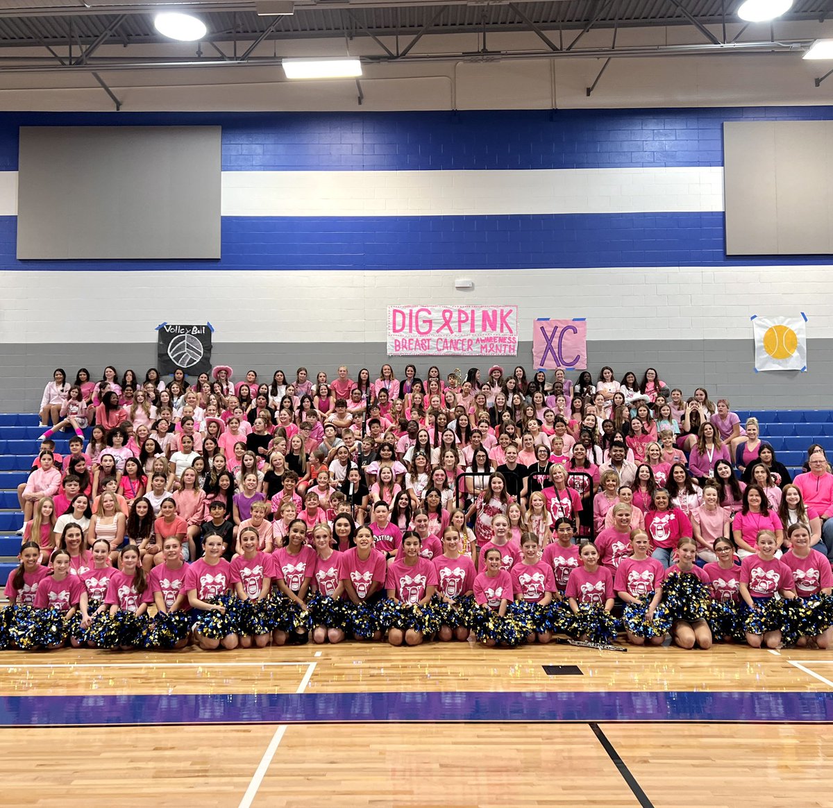 danawillard's tweet photo. Benold Bears Pink Out 💕🎗️
@BenoldBMS @GeorgetownISD https://t.co/oRzbZ8dHhU