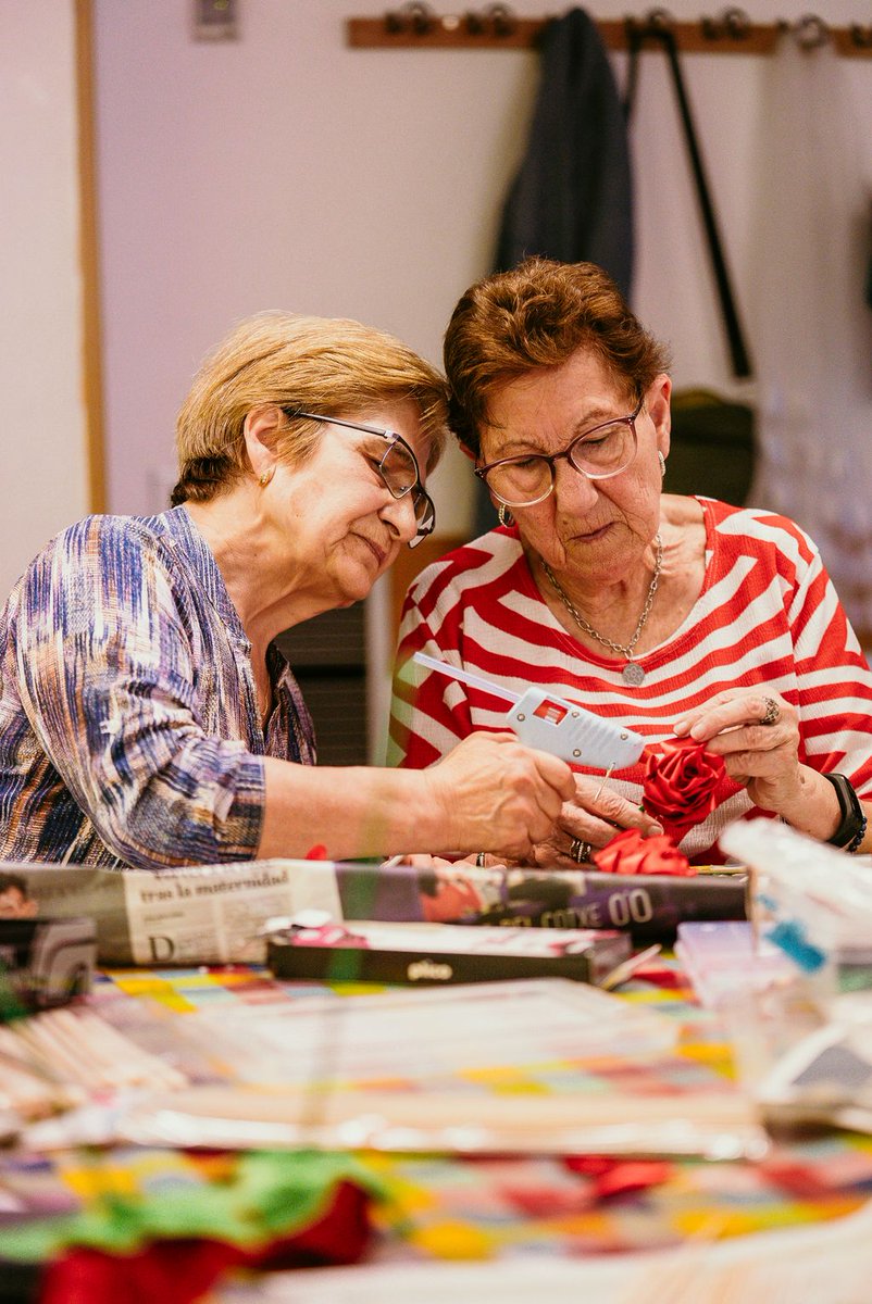 BCN_CiutatDrets's tweet photo. 🧓🏼 Coneixes el Pla d'amigabilitat per a les persones grans?

🎯 Té dos grans objectius:

1️⃣ Desplegar actuacions que potencïin la seva autonomia: via equipaments i entitats, sobretot
2️⃣ Prevenir l’edatisme, la infantilització, el paternalisme...

🔗https://t.co/85ZzOtMoNQ https://t.co/MI5VmrOGjr