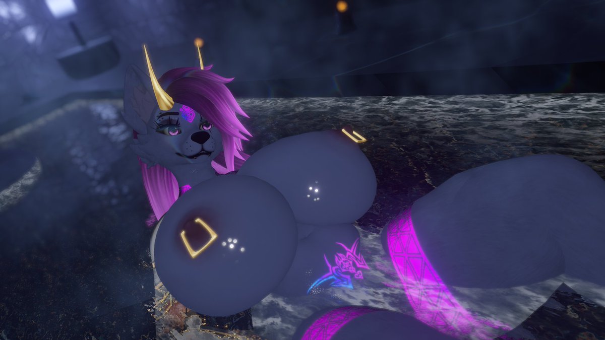 Aurora_gazer's tweet photo. It’s a nice peaceful Monday afternoon hope you don’t mind me just laying here enjoying myself~💜 https://t.co/fk95F4JqHm