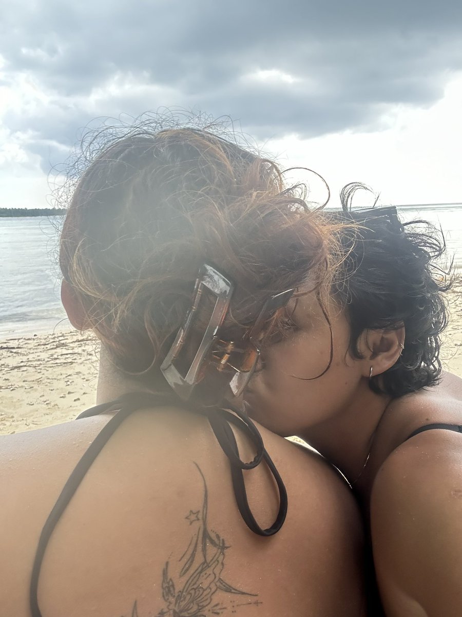 badgurllalaa's tweet photo. Summer is what matters https://t.co/c8bEdJWVa3