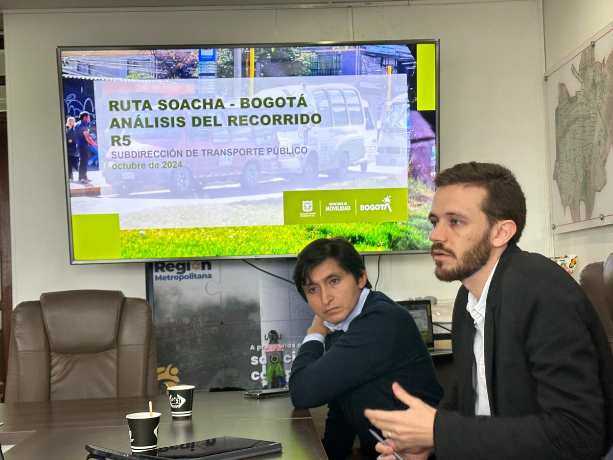 EmirLopez82's tweet photo. Escuchamos al sector transportador del corredor vial Soacha - Bogotá 🚌.
Realizamos mesa de trabajo junto con @JazminOlarteG concejal de Soacha, @SamirBedoya concejal de Bogotá. 
Agradecemos los aportes  de las entidades invitadas y los transportadores en este espacio de diálogo. https://t.co/Xy6F7wHeD9