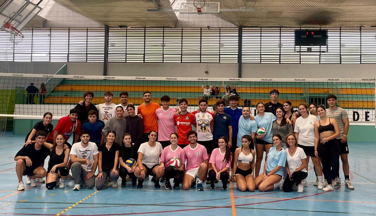 UExMedicina's tweet photo. 🚀 ¡Comienza el II Trofeo de la Salud FMyCCS! 🤩 Con 140 jugadores, estamos disfrutando de pádel, fútbol sala y voleibol en SAFYDE. Gracias al Consejo de Estudiantes y a tod@s por hacerlo posible. ¡A por esos trofeos! 💪🏆 #TrofeoDeLaSalud #FMyCCS https://t.co/uXrYI4NClG