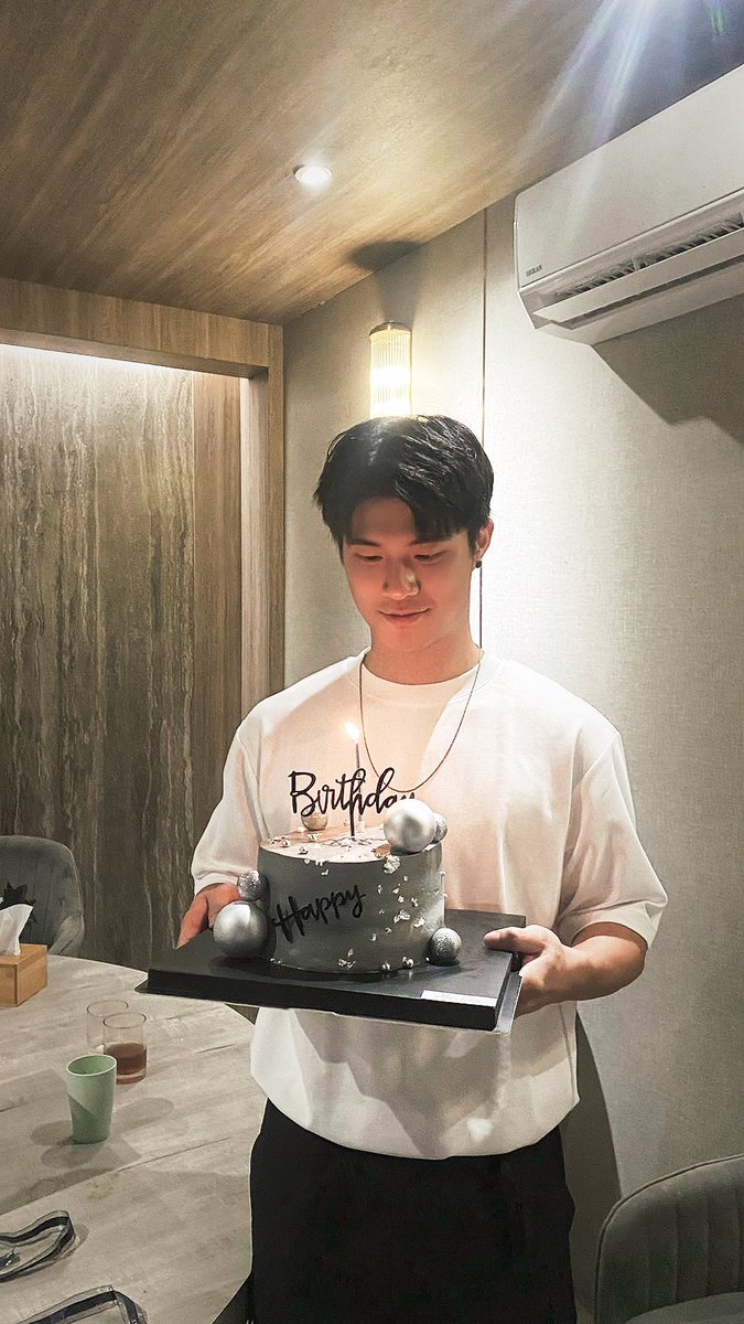 我的30歲

最近有點焦慮但還是到了這天
發現真的有點年紀了
對我來說人生也是新的階段
希望能維持看起來年輕的樣子
還有一切都能更順利更好

開始這個帳號一段時間
還有Fansone 也快一年了
謝謝一直有支持的人

希望以後還能繼續 而且能更好
也請大家多多指教