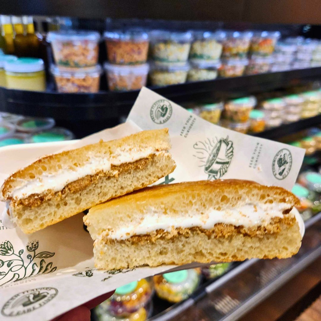 WEEKLY SPECIAL: Massachusetts: Fluffernutter - Peanut Butter &amp; Marshmallow Fluff on Toasted Focaccia -Available: October 7th - 12th
#weeklyspecial #sandwichesofthestates #fluffernutter #massachusetts #libertysandwiches #peanutbutter #marshmallow #marshmallowfluff #cville