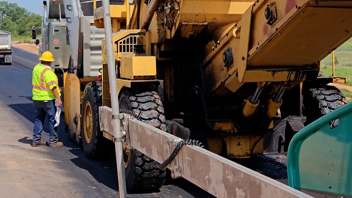 It's not fast, but its cool to see the road being build an inch at a time. #machinery #machinerymovers #machineryparts #pavement #unlearnpavement #pavementart