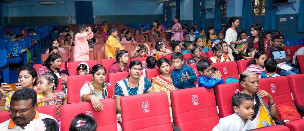 BBSR_DMS's tweet image. The stage came alive as Bal Vatika kids celebrated Grandparents’ Day &amp;amp; Navratri, bringing generations together. Their performances were full of charm, lighting up the hearts of all who attended. 

#dmsbbsr #balvatika #GrandparentsDay #celebrations #navratri