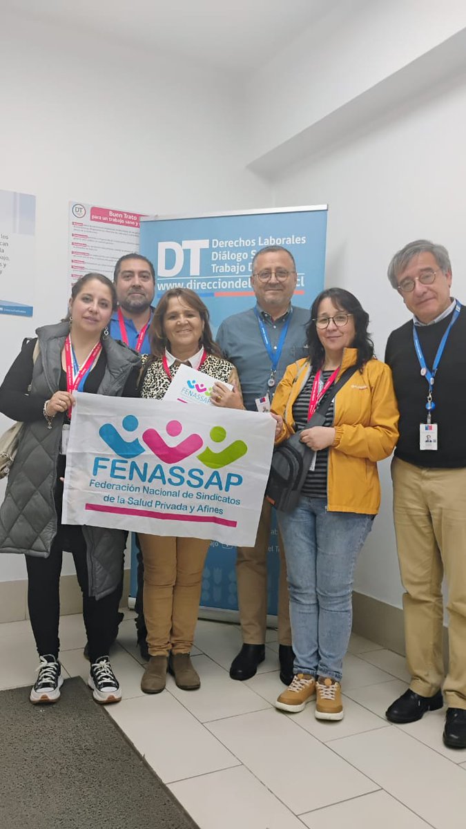 📣En el marco de la manifestación #saludprivada nos recibió el Jefe de RRLL de la DT Luis Villazón. Le entregamos antecedentes concretos: vulneraciones al derecho a huelga, despidos ilegales, amenazas, etc., por lo que  le pedimos intervención urgente de la entidad fiscalizadora