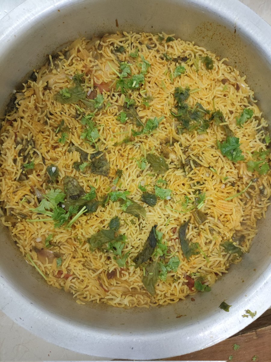 merlinmini11's tweet photo. Fish biryani sapdalam vaanga guys
😜😋😝👽👻😹😻💥🔥
Naane cook panathu ....
#Biryani #Fish #FishBiryani
#seafood #KSAdiaries https://t.co/ehqADb1Y7d