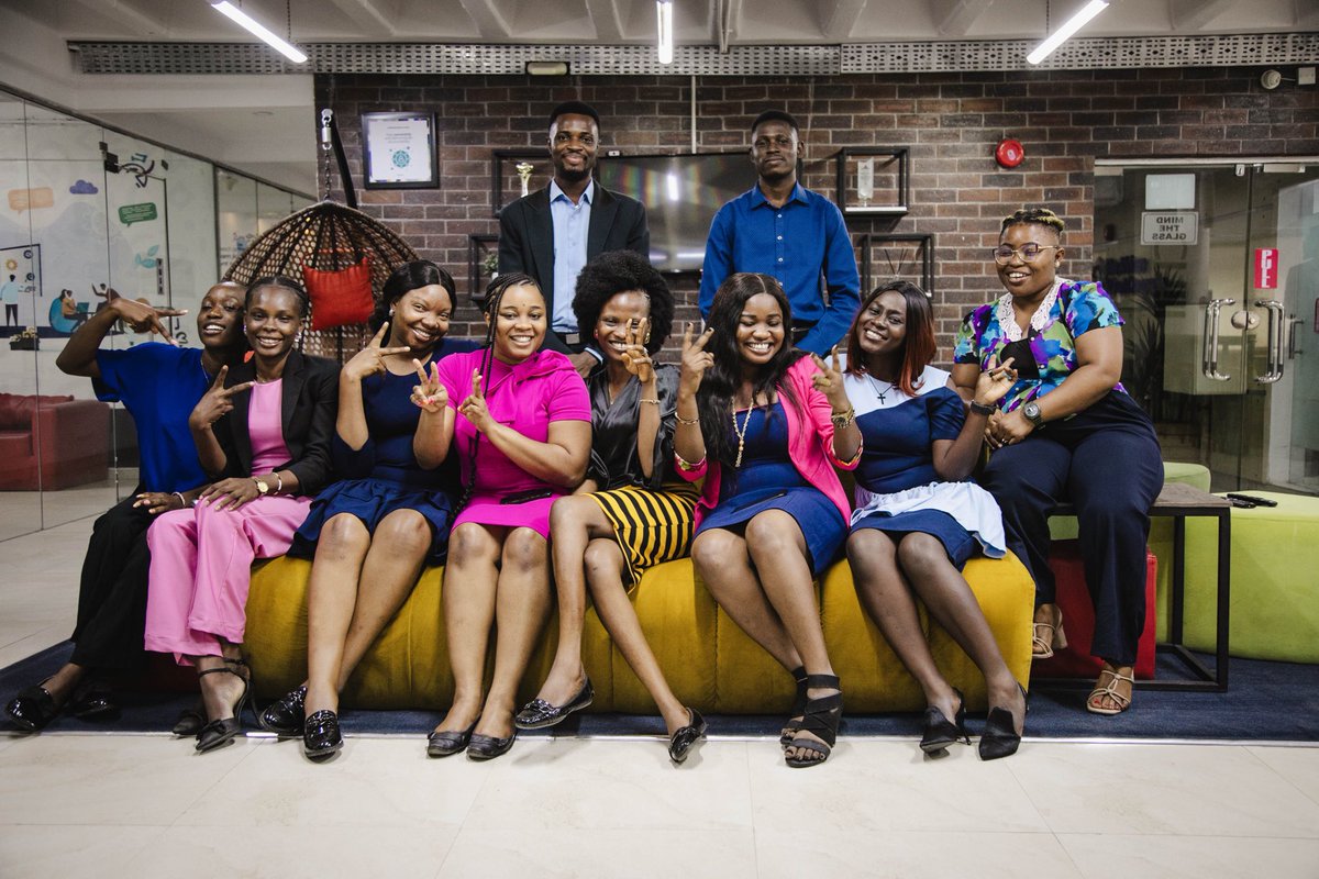 Jobbermandotcom's tweet photo. It's Customer Service (CS) week and we are kicking it off with a spotlight on our incredible customer service team!

These heroes go above and beyond every day to ensure our clients have the best possible experience.

Thank you for all you do!

#InsideJobberman #CSWeek https://t.co/SiA134Z0dl