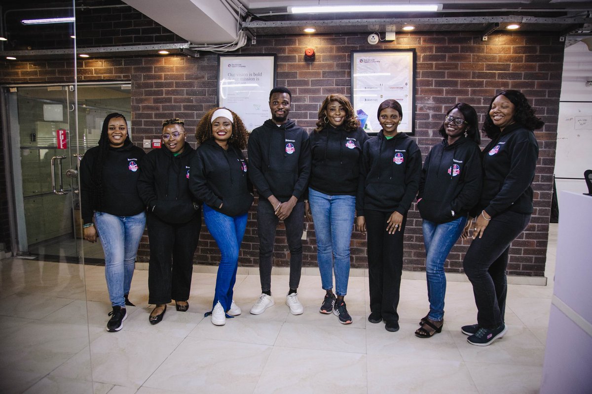 Jobbermandotcom's tweet photo. It's Customer Service (CS) week and we are kicking it off with a spotlight on our incredible customer service team!

These heroes go above and beyond every day to ensure our clients have the best possible experience.

Thank you for all you do!

#InsideJobberman #CSWeek https://t.co/SiA134Z0dl