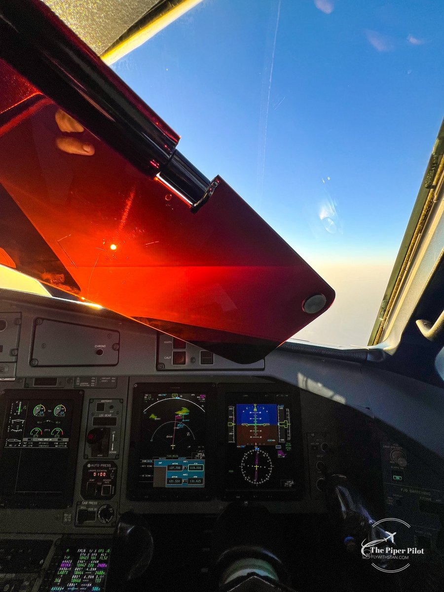 stani320's tweet photo. Sometimes it’s easy to take a picture, but complicated to find the right capture… 😅
#sunvisor #windshield #sky #sun #avgeek #cockpitview #atr72600 #atr #copilot #pilot #whyifly #canaries #cruise https://t.co/e1FFREiSDI