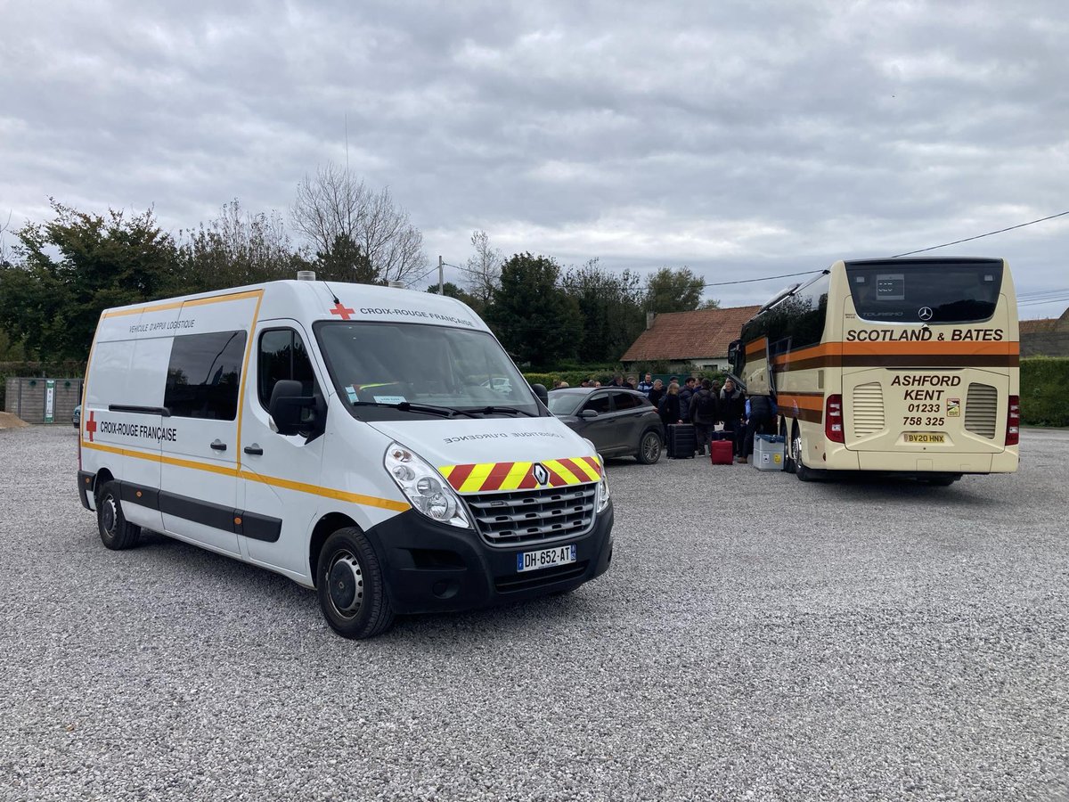 CroixRouge62's tweet photo. #Declenchement 50 personnes ont été prises en charge par nos équipes, ils ont pu se restaurer avant l’arrivée du nouveau bus https://t.co/opnARYOWrp