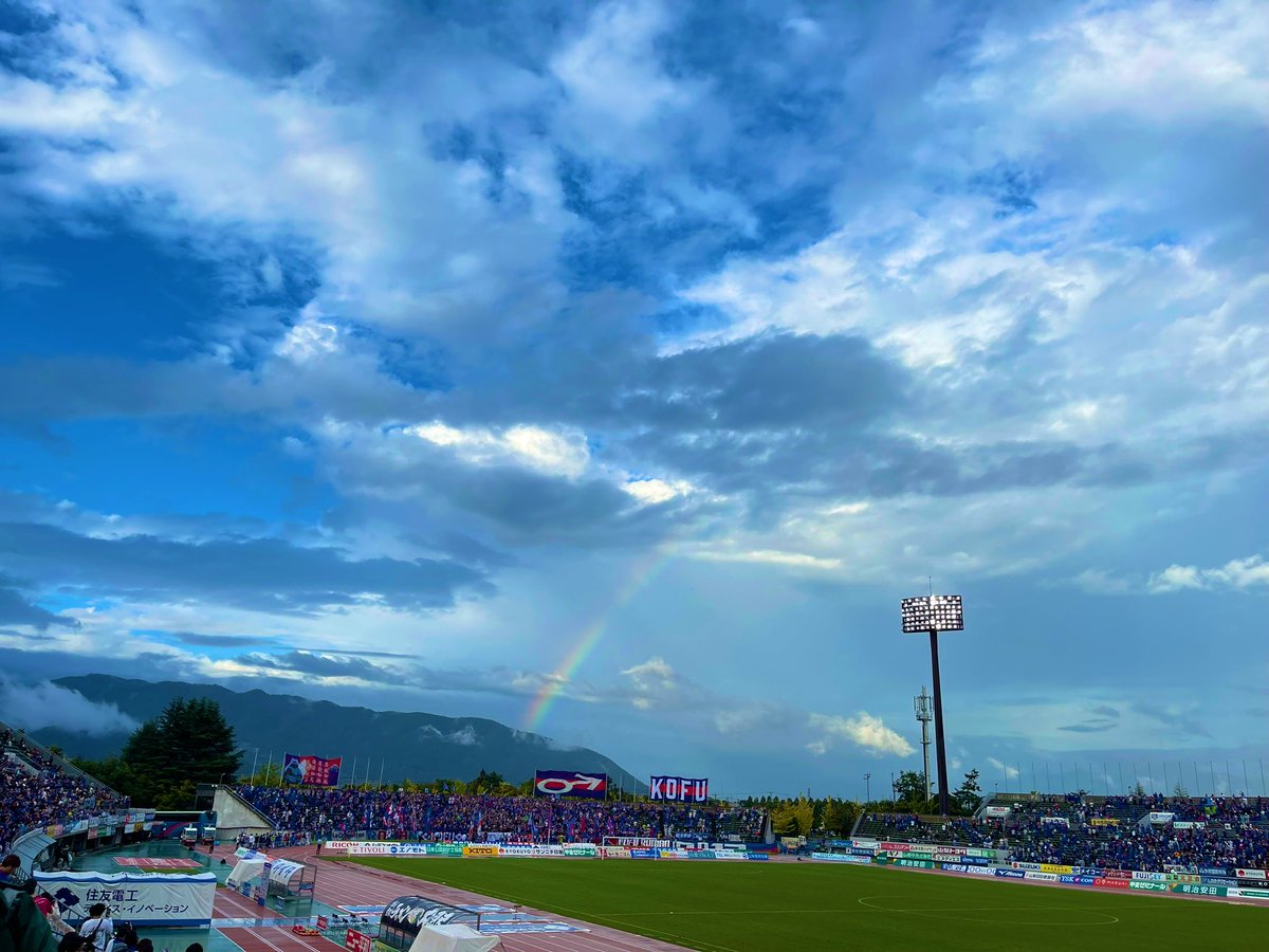 blueblueblue85's tweet photo. 小瀬では勝利すると
虹も出ます🌈

奇跡演出👏🏻

#ヴァンフォーレ甲府
#vfk https://t.co/STHtFT7r8K