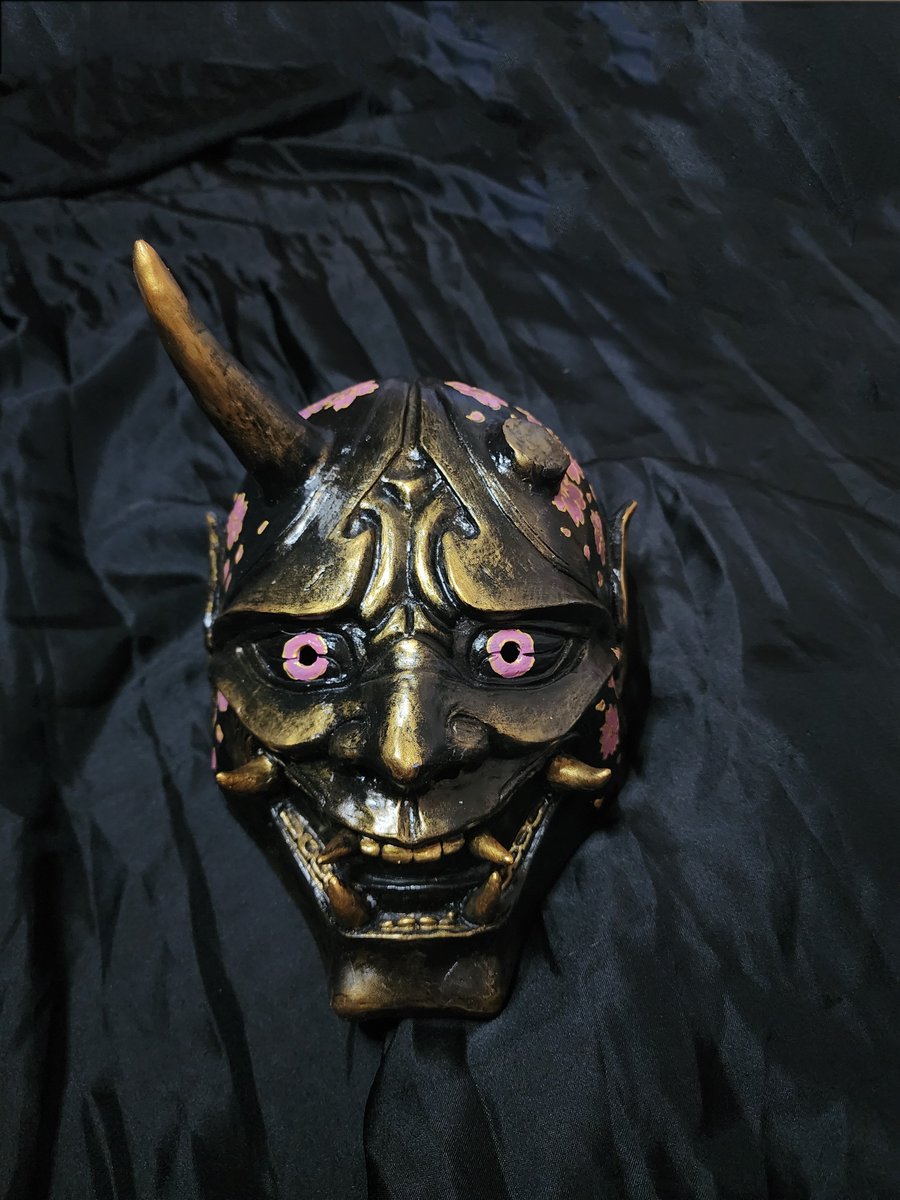 Оur workshop are created various versions of the Khanya mask are created - each in a single copy.

More in our Inst instagram.com/sychevalnya_co…