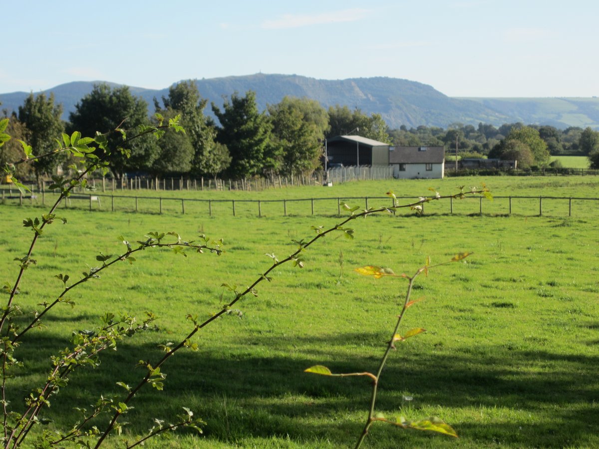 @RoadToRuinShrop <a href="/HelenMorganMP/">Helen Morgan MP 🔶</a> this is also nicer without tarmac blasted across it.