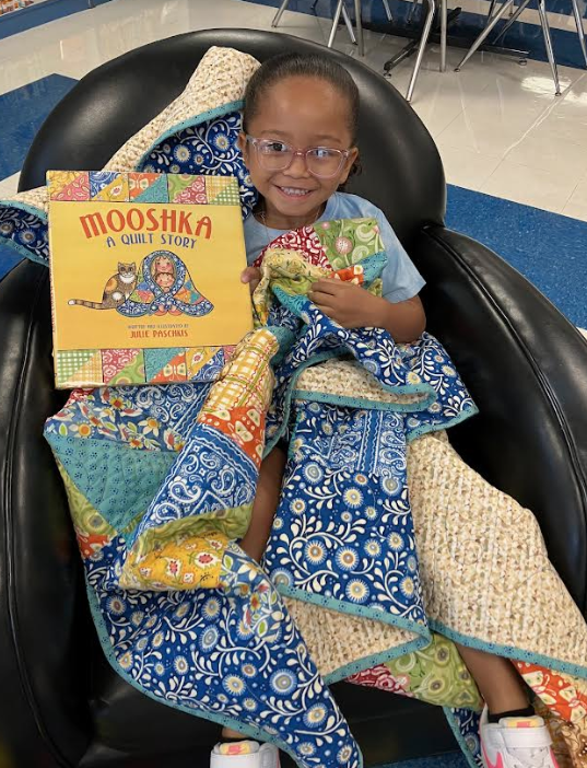 McQElemLibrary's tweet photo. Our students are enjoying cozying up in the library with our Storybook Quilts! Thank you to the New Braunfels Area Quilting Guild for letting us borrow these beautiful quilts and the books they are based on! #SeguinReads #MatadorMindset @MatsRead @SeguinISD @McQueeneyESISD https://t.co/x0ACILJrM0