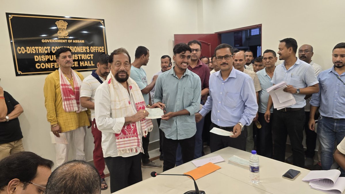 DispurD's tweet photo. Financial assistance distribution to Durga Puja committees under Dispur LAC

#DispurLAC
#KamrupMetropolitanDistrict
#DispurCoDistrict https://t.co/q2e90dwTqJ