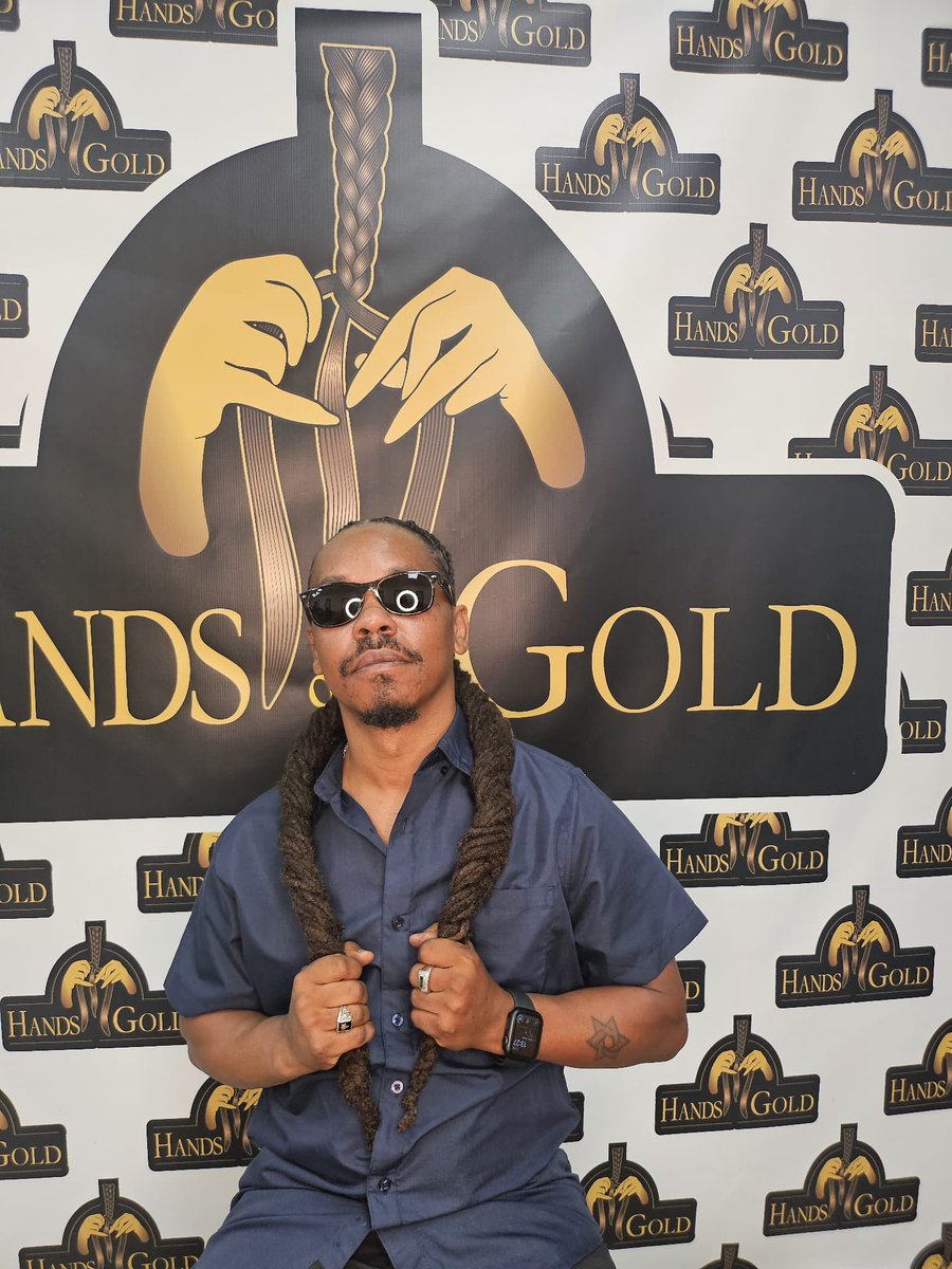 DoniverseRealms's tweet image. Shoutout to the business #HandsOfGold in #Dallas for that put in work on my locs!