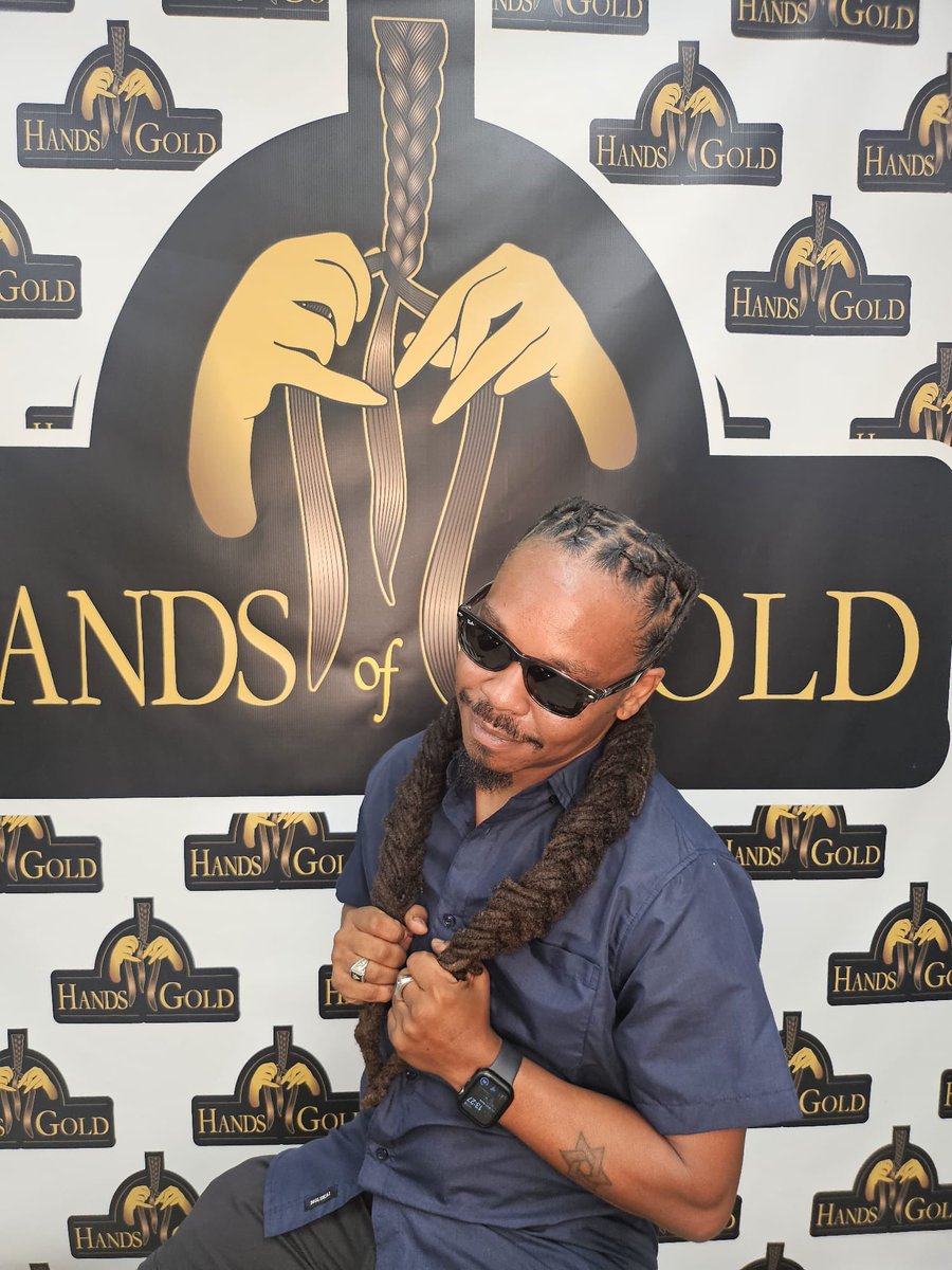 DoniverseRealms's tweet image. Shoutout to the business #HandsOfGold in #Dallas for that put in work on my locs!