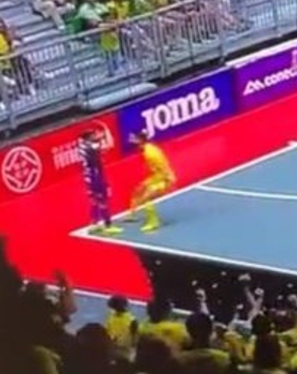 PedroSalas_7's tweet photo. Es lo que pasa cuando escupes para arriba, que al final te cae encima https://t.co/WJDdUZU5h2