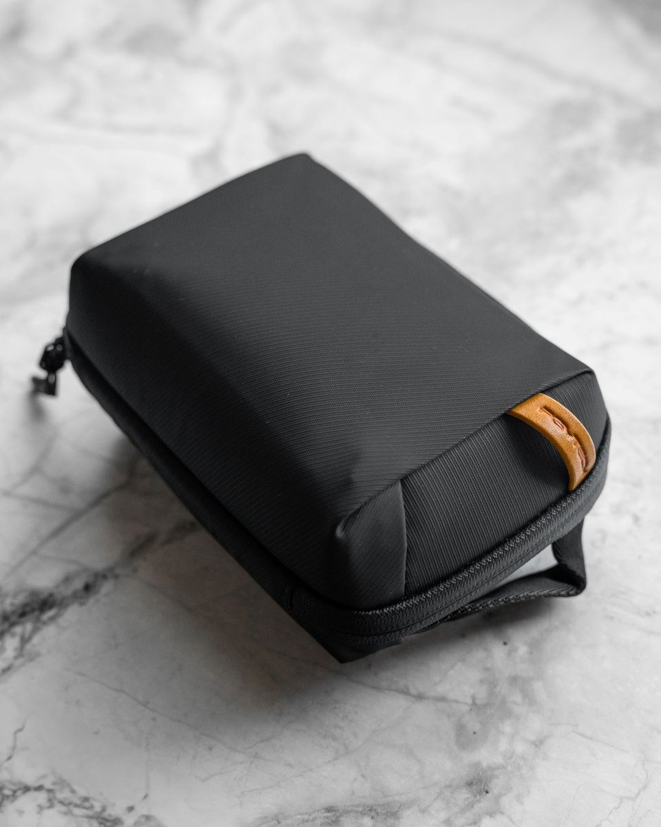 PGYTECH_global's tweet image. 🔌 Tangle-Free &amp;amp; Secure! The PGYTECH Mini Tech Organizer neatly organizes your cables and SD cards, keeping your essentials ready for action. 💼📸
@maupacyka

#pgytech #camera #techorganizer #techpouch #organisation #photography #videography #lifestyle