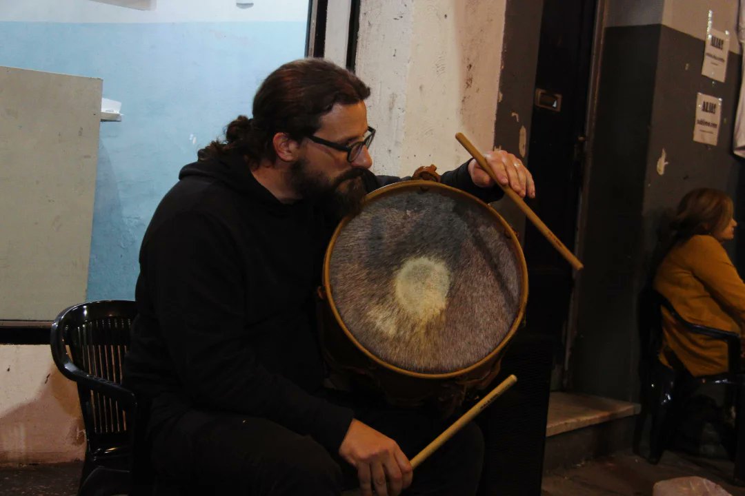 Comuna8PM's tweet photo. Este sábado empezamos con el ciclo cultural "Las calles son nuestras"
Donde tuvimos varios artistas compartiendo con nosotrxs su arte y cultura 
Pasamos un agradable, entre familia, amigxs y compañerxs, a quienes agradecemos por haber estado y bancado toda la jornada https://t.co/H54SEqtHq3