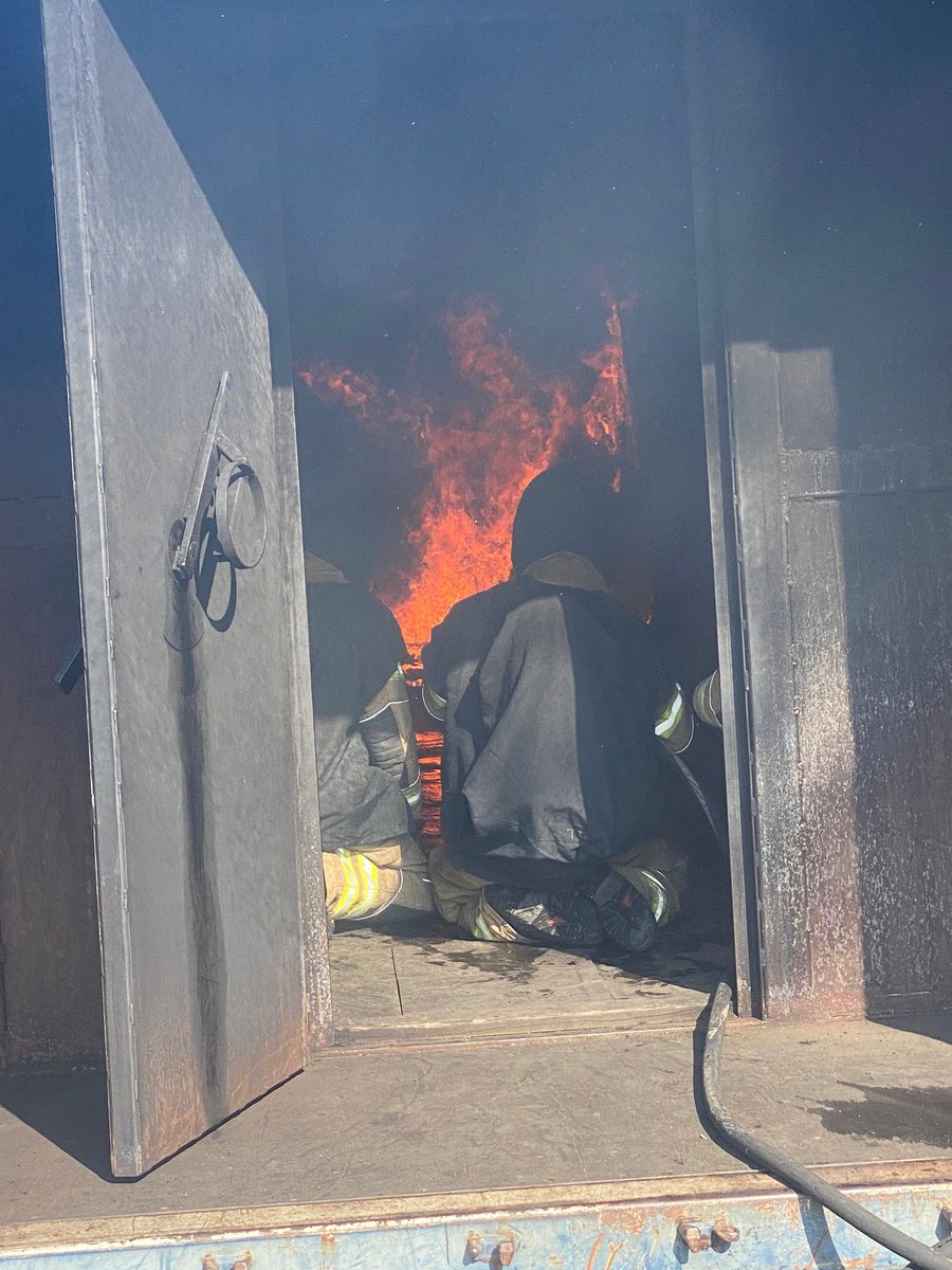 phireflyfire's tweet photo. We’re still keeping busy as the evenings draw in as we move into autumn! Our team are continuing to facilitate compartment fire behaviour training sessions at our venue in Kent. #compartmentfirebehaviour #CFBT #fireservice #firefighter #fire #dräger https://t.co/CbLbsjrKBk