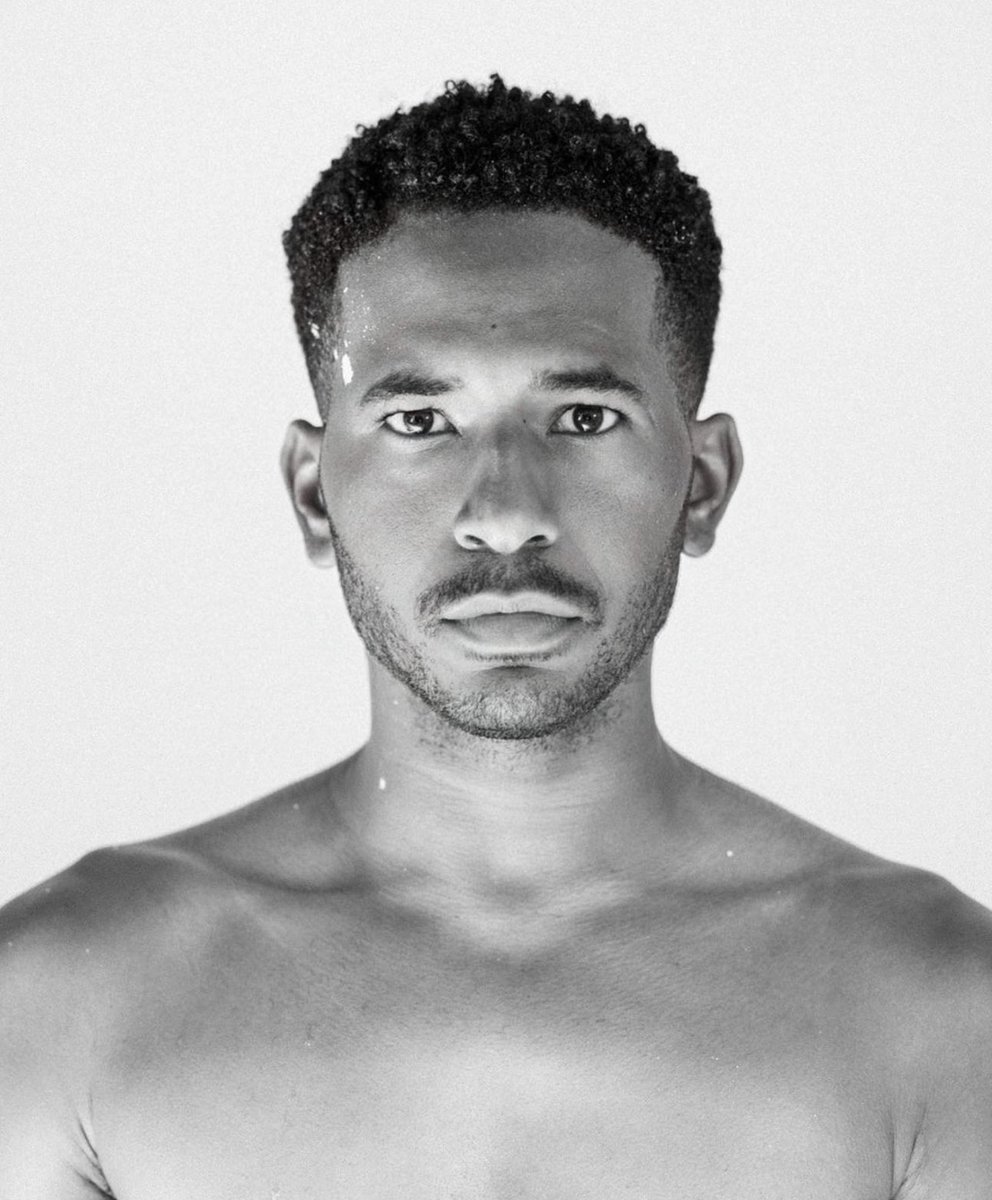 jacobj_jones's tweet image. “I know I feel you baby come here, cause I’m Heir” 

Every time I hear that verse, I want to fall off the bone 🫦

Listen to “Afterlife” to get that delicate feeling yourself 

heir.komi.io