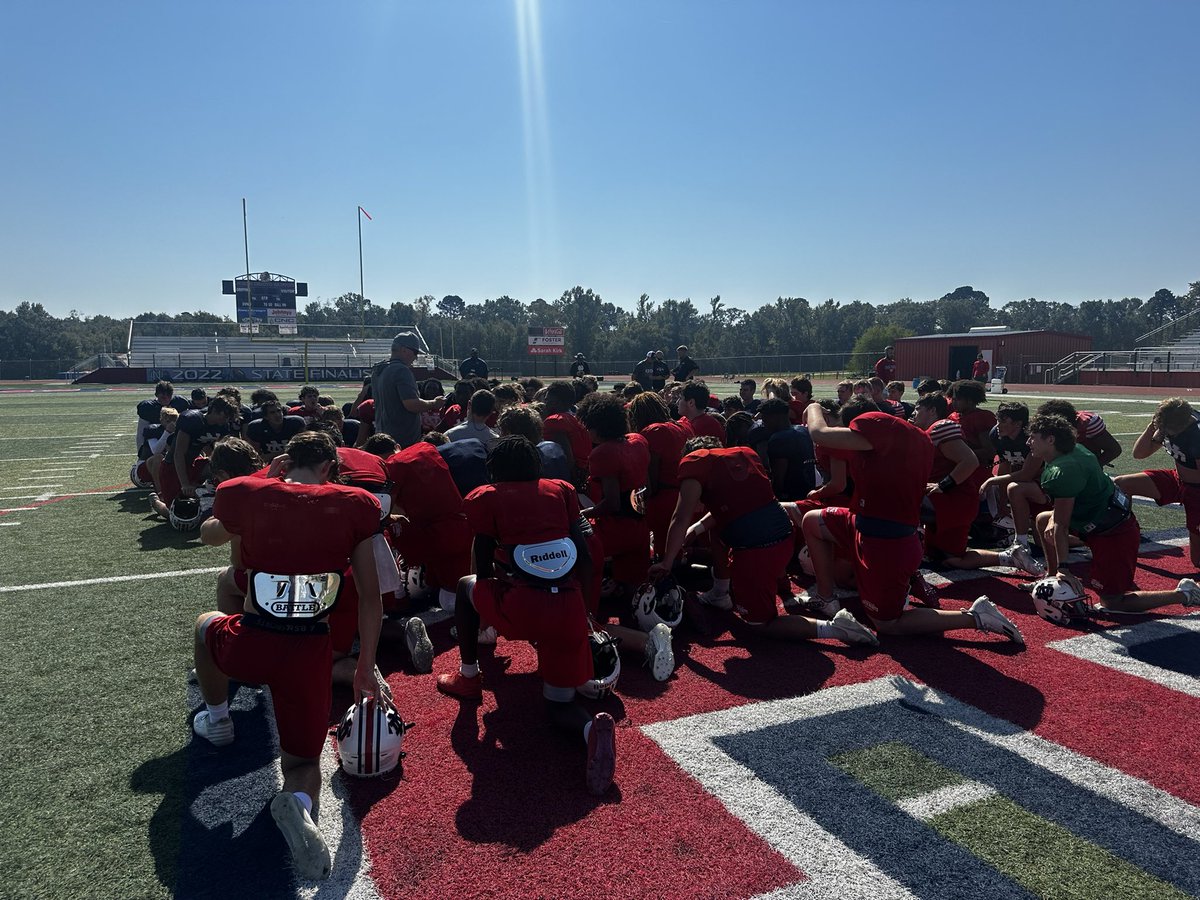 NDGriffinFB's tweet photo. Great COMPETITION today at practice! #KDTD https://t.co/tXaa87KrWx