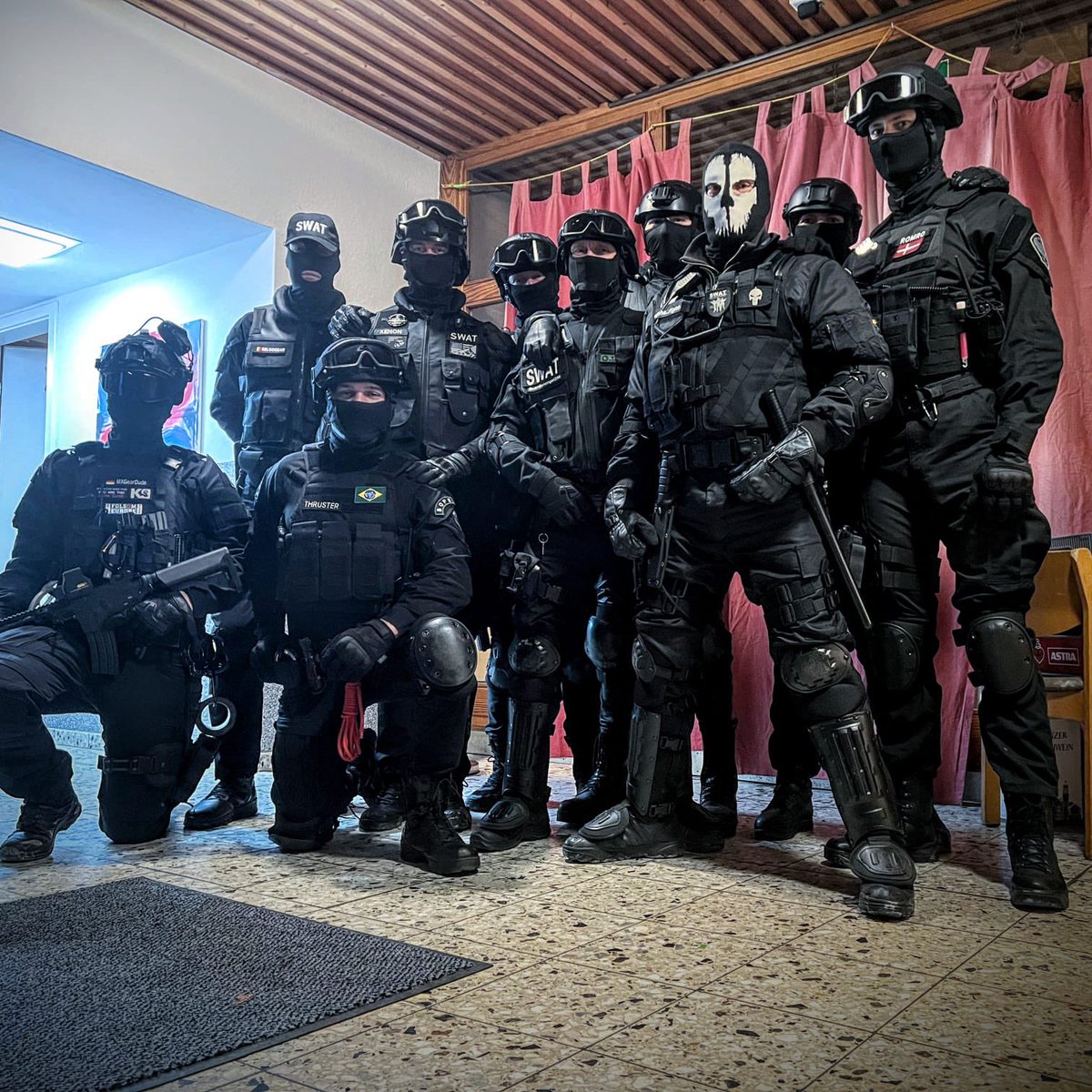 With these wonderful Swat colleagues I am always certain to have a wonderful tactical training experience 😎