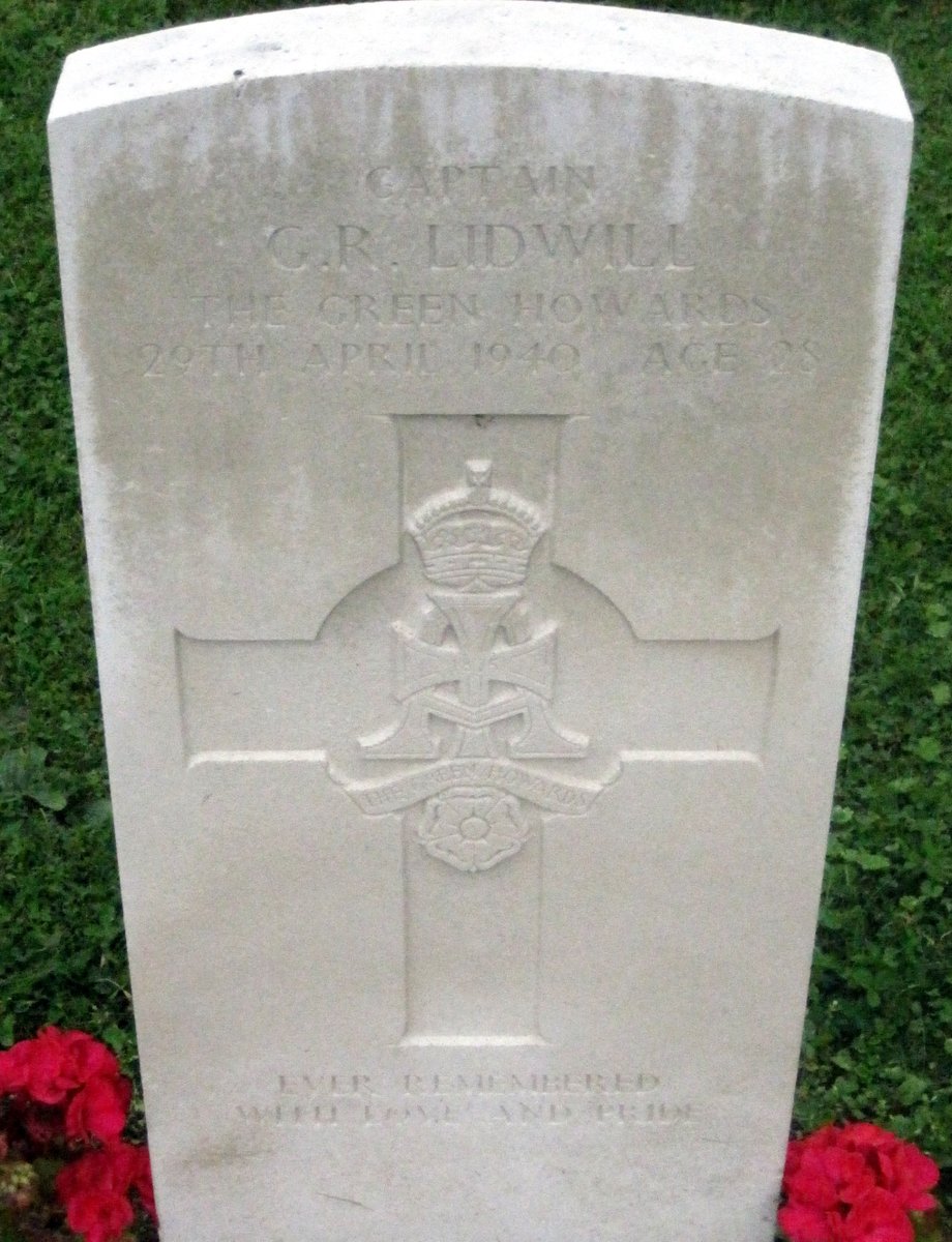 The tragic story of the 3 Lidwill brothers from Templemore Co Tipperary🇮🇪. Arthur a Fusilier in The Royal Scots Fusiliers🇬🇧, died on 17th July 1944 aged 24 in Normandy &amp; was buried in Cheux🇫🇷. George a Captain in the Green Howards🇬🇧, died aged 28 on 29th April 1940 in Norway🇳🇴.